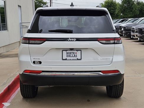 New 2026 Jeep Grand Cherokee Laredo AWD/4WD image 4