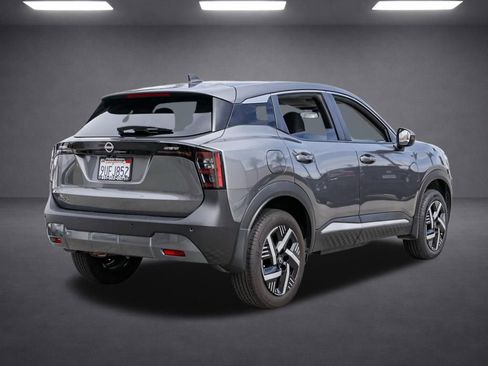 Used 2025 Nissan Kicks SV FWD image 4