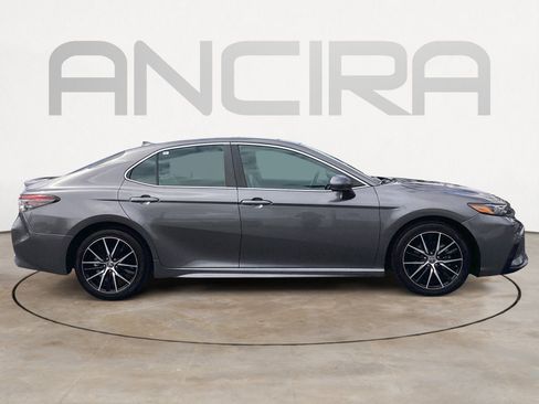 Used 2021 Toyota Camry SE FWD image 15