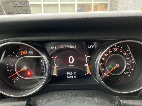 Used 2019 Jeep Wrangler Unlimited Sahara image 1