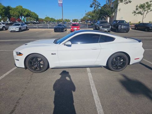 Used 2018 Ford Mustang GT Premium w/ Black Accent Package RWD image 4