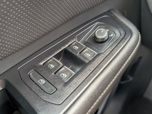 Used 2024 Volkswagen Atlas SE FWD image 24