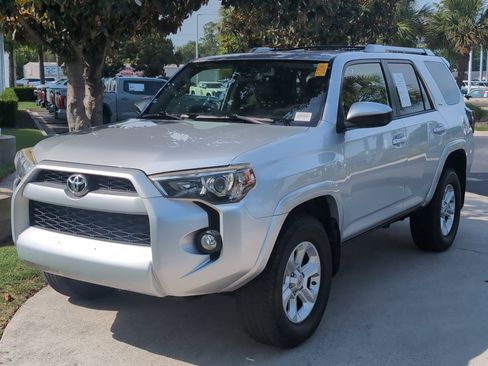 Used 2018 Toyota 4Runner SR5 AWD/4WD image 5