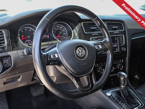 Used 2017 Volkswagen Golf SportWagen FWD image 13