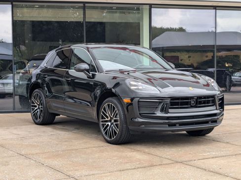 Used 2025 Porsche Macan image 7