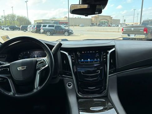 Used 2018 Cadillac Escalade Platinum image 51