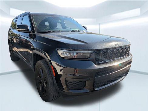 Used 2022 Jeep Grand Cherokee L Laredo image 3