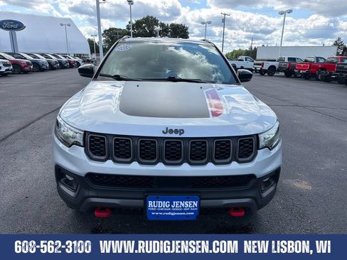 Used 2025 Jeep Compass Trailhawk AWD/4WD image 8