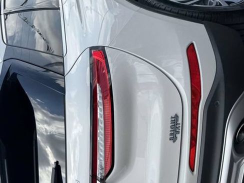 Used 2023 Lincoln Corsair AWD w/ Equipment Group 101A image 6