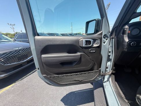 Used 2024 Jeep Gladiator Mojave w/ Convenience Group AWD/4WD image 12