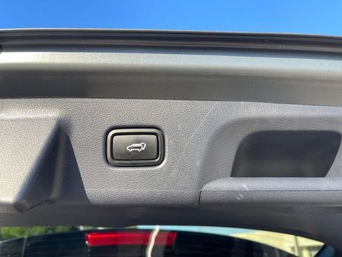Used 2024 Hyundai Palisade Limited AWD/4WD image 17