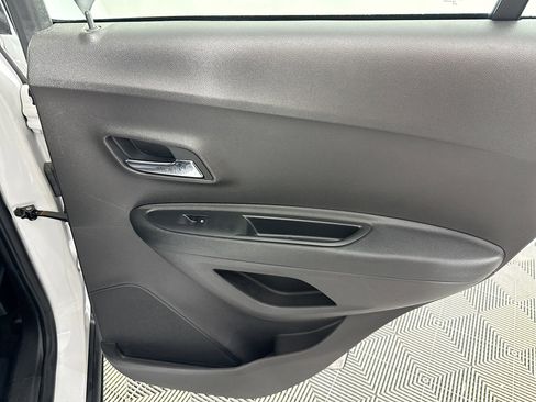 Used 2017 Chevrolet Trax LS FWD image 25