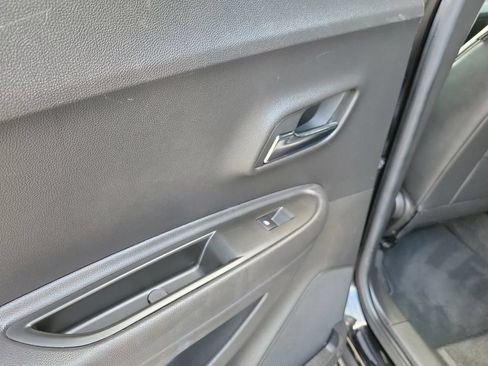 Used 2020 Chevrolet Trax Premier FWD image 18