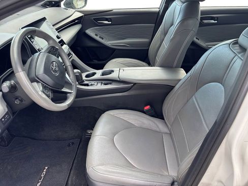 Used 2019 Toyota Avalon Limited FWD image 9
