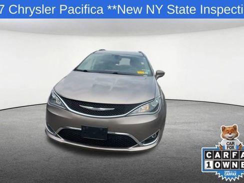 Used 2017 Chrysler Pacifica Touring-L Plus w/ Tire & Wheel Group image 3