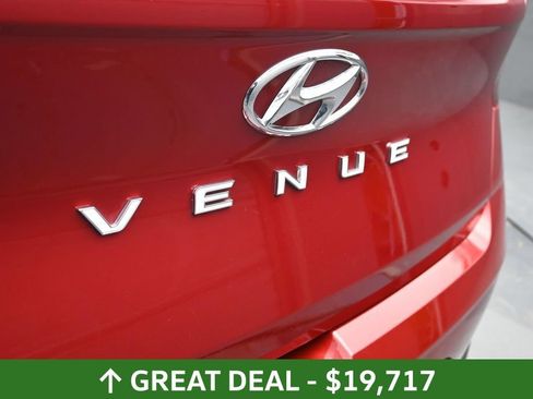 Used 2025 Hyundai Venue SEL FWD image 13