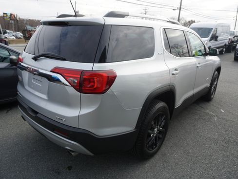Used 2019 GMC Acadia SLT image 3