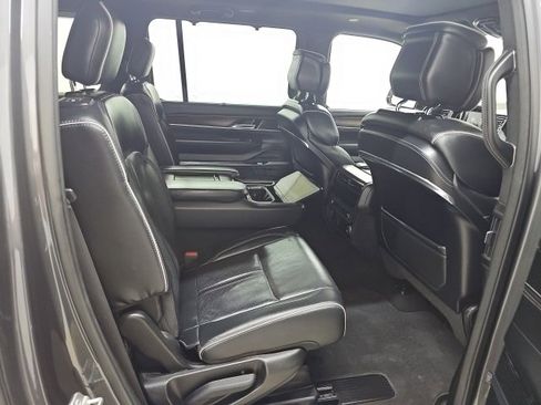 Used 2023 Jeep Grand Wagoneer L Series II image 19