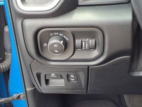 Used 2020 RAM 1500 Laramie AWD/4WD image 19