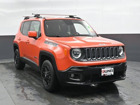 Used 2018 Jeep Renegade Latitude w/ Cold Weather Group image 4