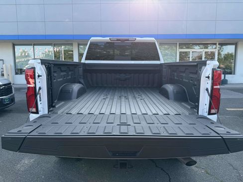 Certified 2025 Chevrolet Silverado 2500 ZR2 w/ Technology Package AWD/4WD image 8