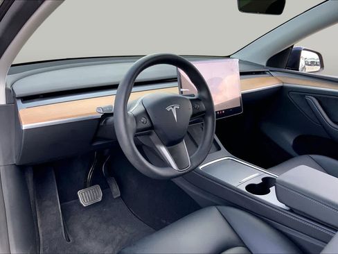 Used 2025 Tesla Model Y Long Range AWD/4WD image 16