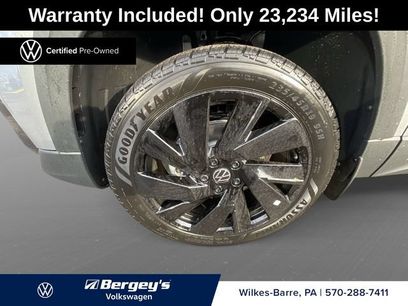 Used 2024 Volkswagen Taos SE w/ Black Wheel Plus Package