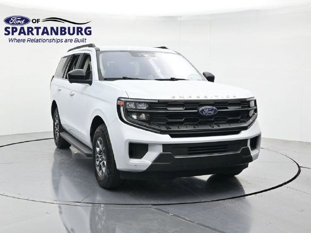 Used 2025 Ford Expedition Active RWD image 4