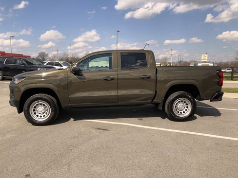Used 2024 Chevrolet Colorado W/T image 3