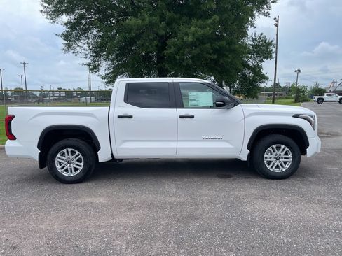 New 2026 Toyota Tundra SR5 w/ SR5 Convenience Package RWD image 3