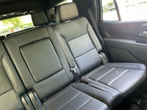 Used 2022 Chevrolet Tahoe LT w/ Luxury Package AWD/4WD image 15