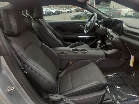 Used 2025 Ford Mustang Coupe RWD image 18