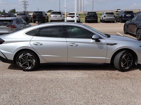 Used 2025 Hyundai Sonata SEL FWD image 2
