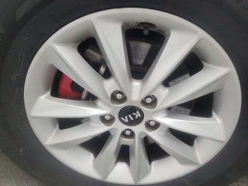 Used 2020 Kia Sorento FWD V6 image 31