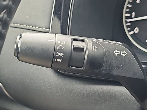 Used 2025 Nissan Pathfinder SL w/ SL Premium Package FWD image 32