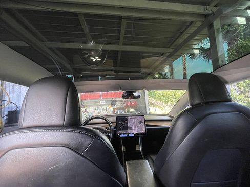 Used 2018 Tesla Model 3 Long Range RWD image 17