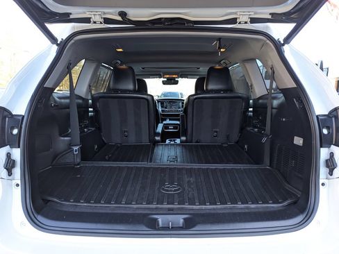 Used 2018 Toyota Highlander XLE AWD/4WD image 52