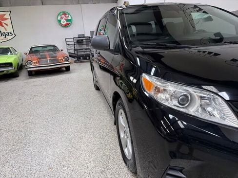 Used 2020 Toyota Sienna L FWD image 36