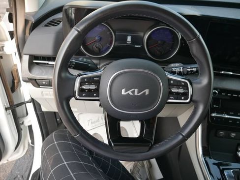 Used 2024 Kia Carnival EX FWD image 29