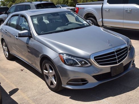Used 2014 Mercedes-Benz E 350 4MATIC Sedan image 4