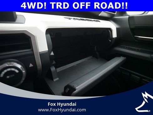 Used 2024 Toyota Tacoma TRD Off-Road image 29