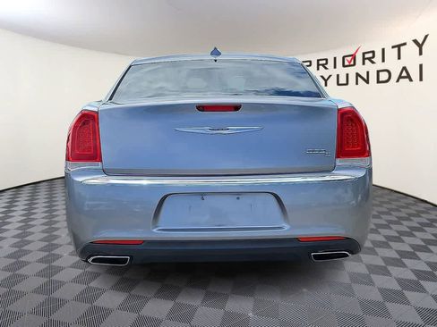 Used 2016 Chrysler 300 C RWD image 5