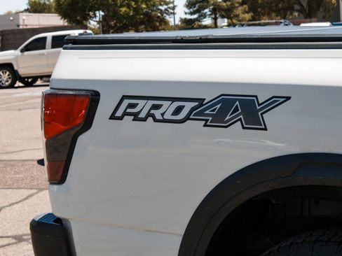 Used 2021 Nissan Titan PRO-4X w/ Pro-4x Convenience Package AWD/4WD image 5