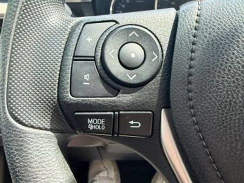 Used 2016 Toyota Corolla LE FWD image 19