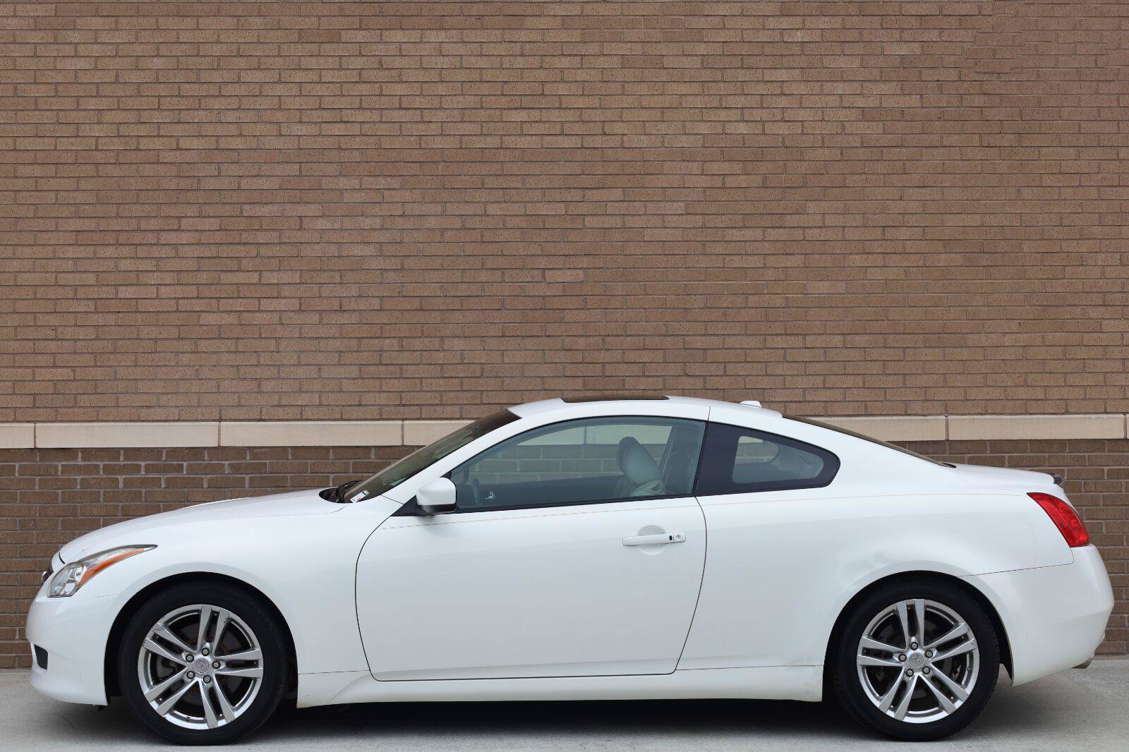 Used 2009 INFINITI G37 Journey w/ Premium Pkg RWD image 2