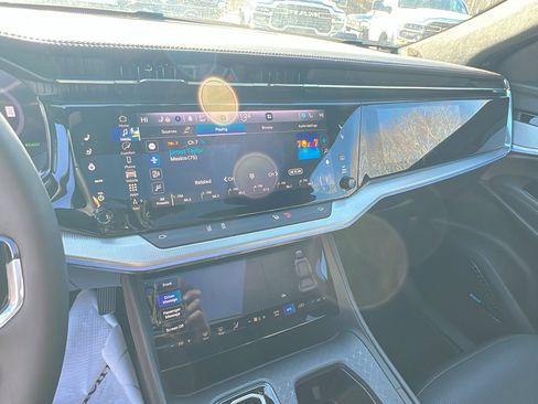 Used 2024 Jeep Wagoneer Launch Edition image 32