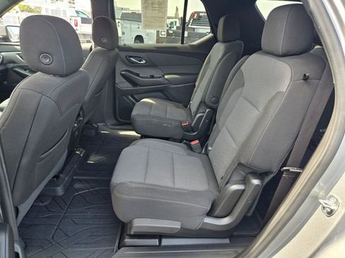 Used 2023 Chevrolet Traverse LT FWD image 11