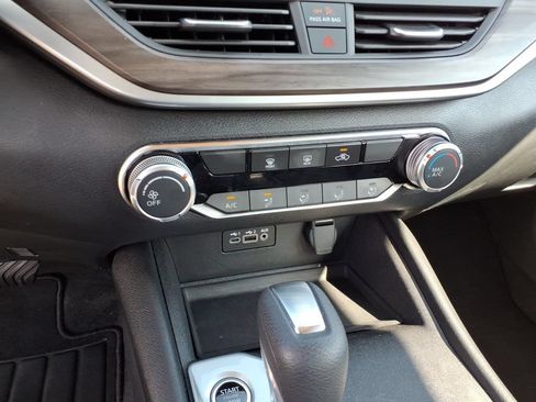 Certified 2025 Nissan Altima 2.5 SV FWD image 12