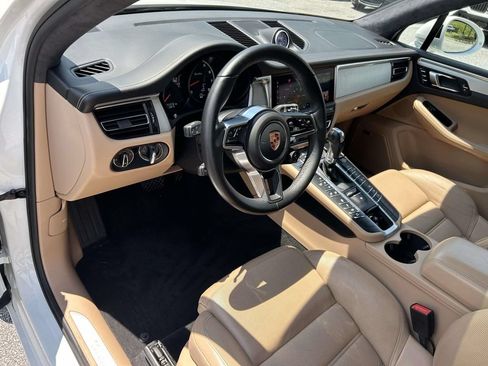 Used 2020 Porsche Macan Turbo AWD/4WD image 2