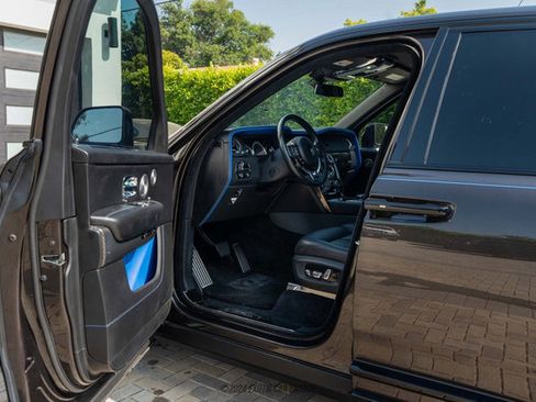 Used 2020 Rolls-Royce Cullinan Black Badge image 23